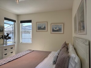 4 bedrooms, iron/ironing board, WiFi, bed sheets - Orlando Oasis! Private Pool, Near Disney and Universal Studios! 4BR, 3BA (Davenport)