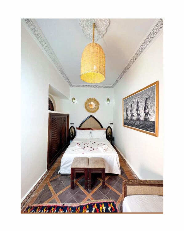 5 bedrooms, WiFi, bed sheets