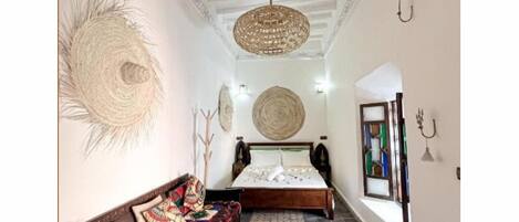 5 bedrooms, WiFi, bed sheets