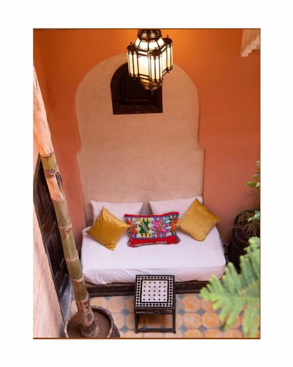 5 bedrooms, WiFi, bed sheets