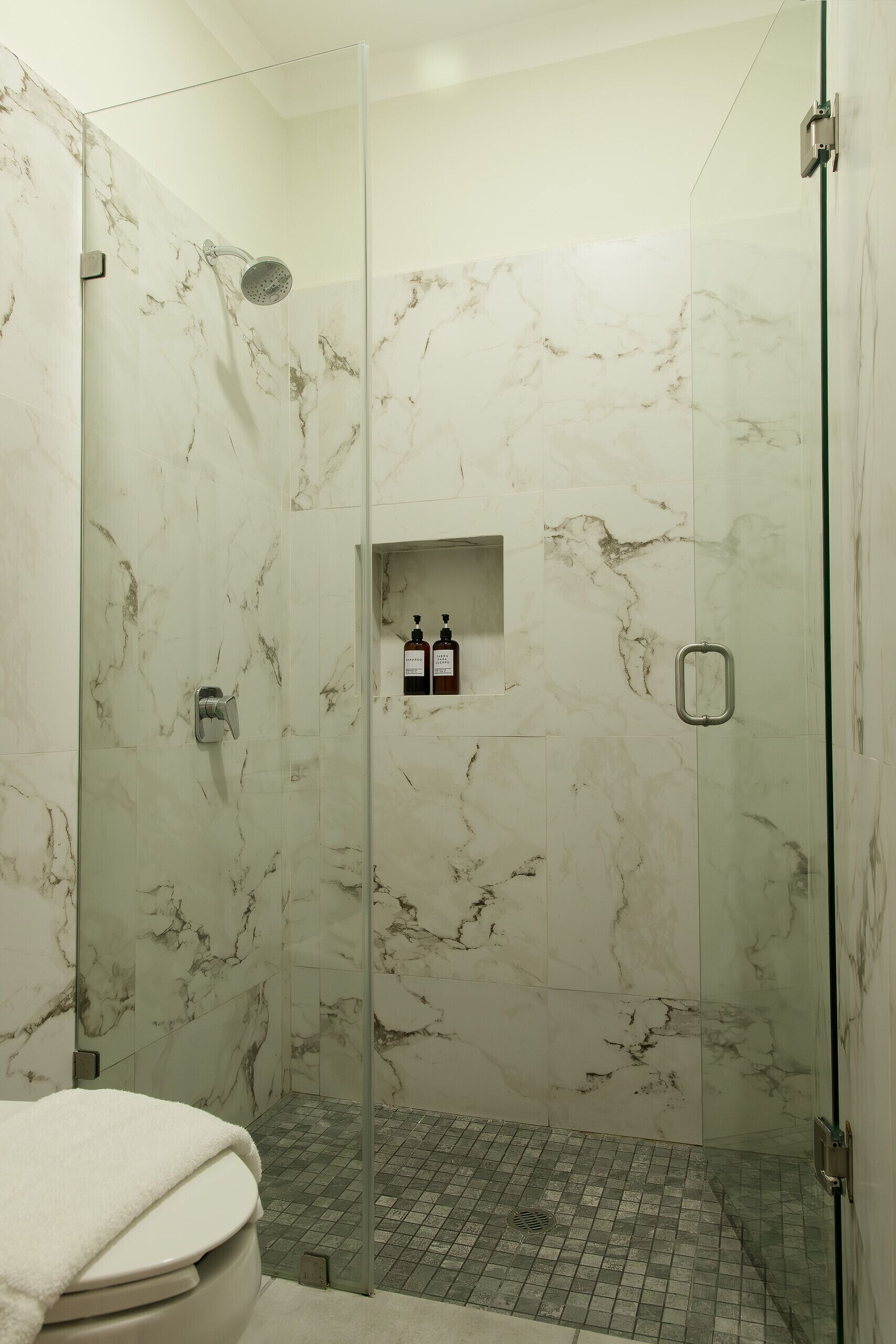 Shower, towels