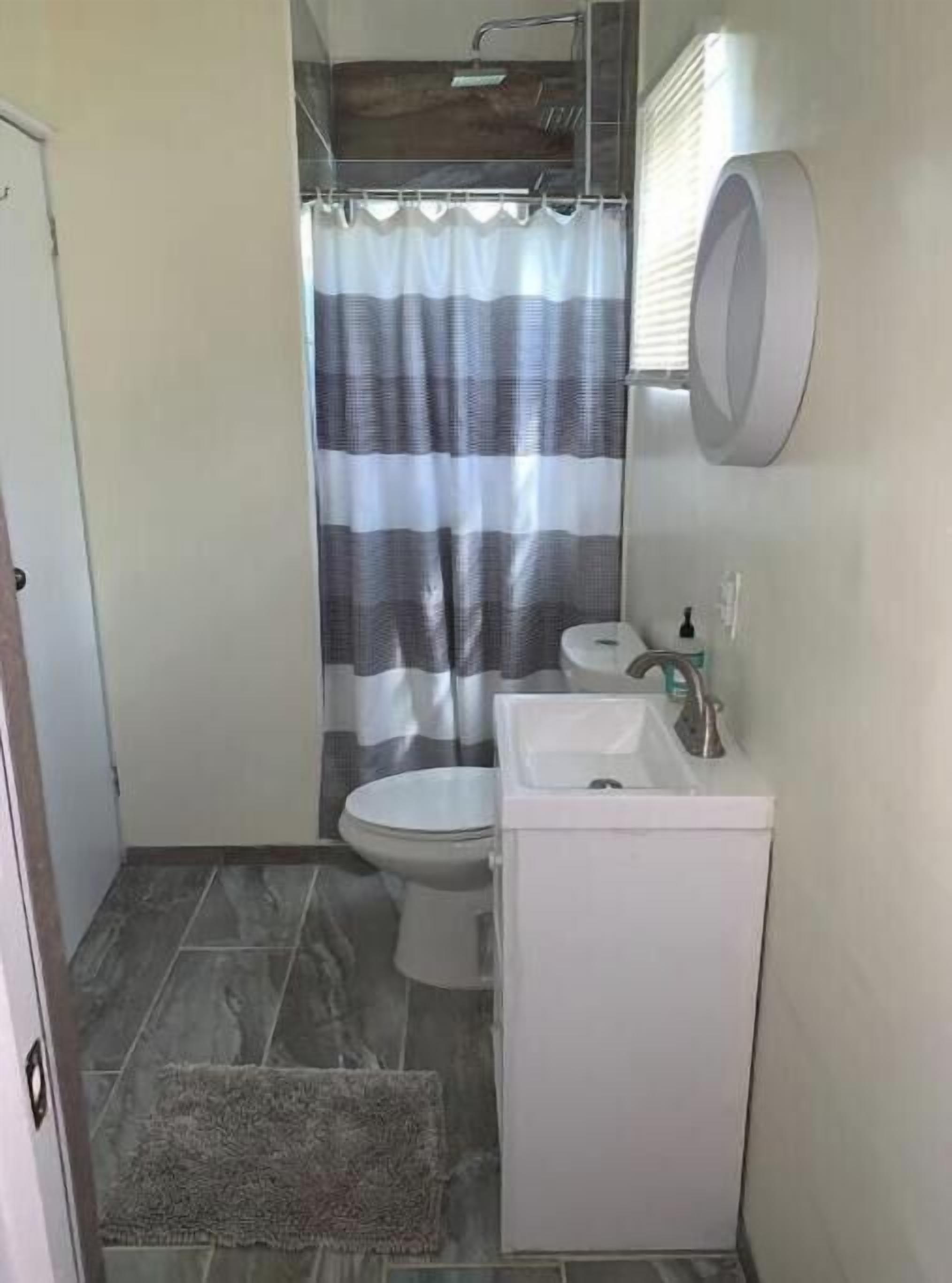 Handtücher, Seife, Toilettenpapier