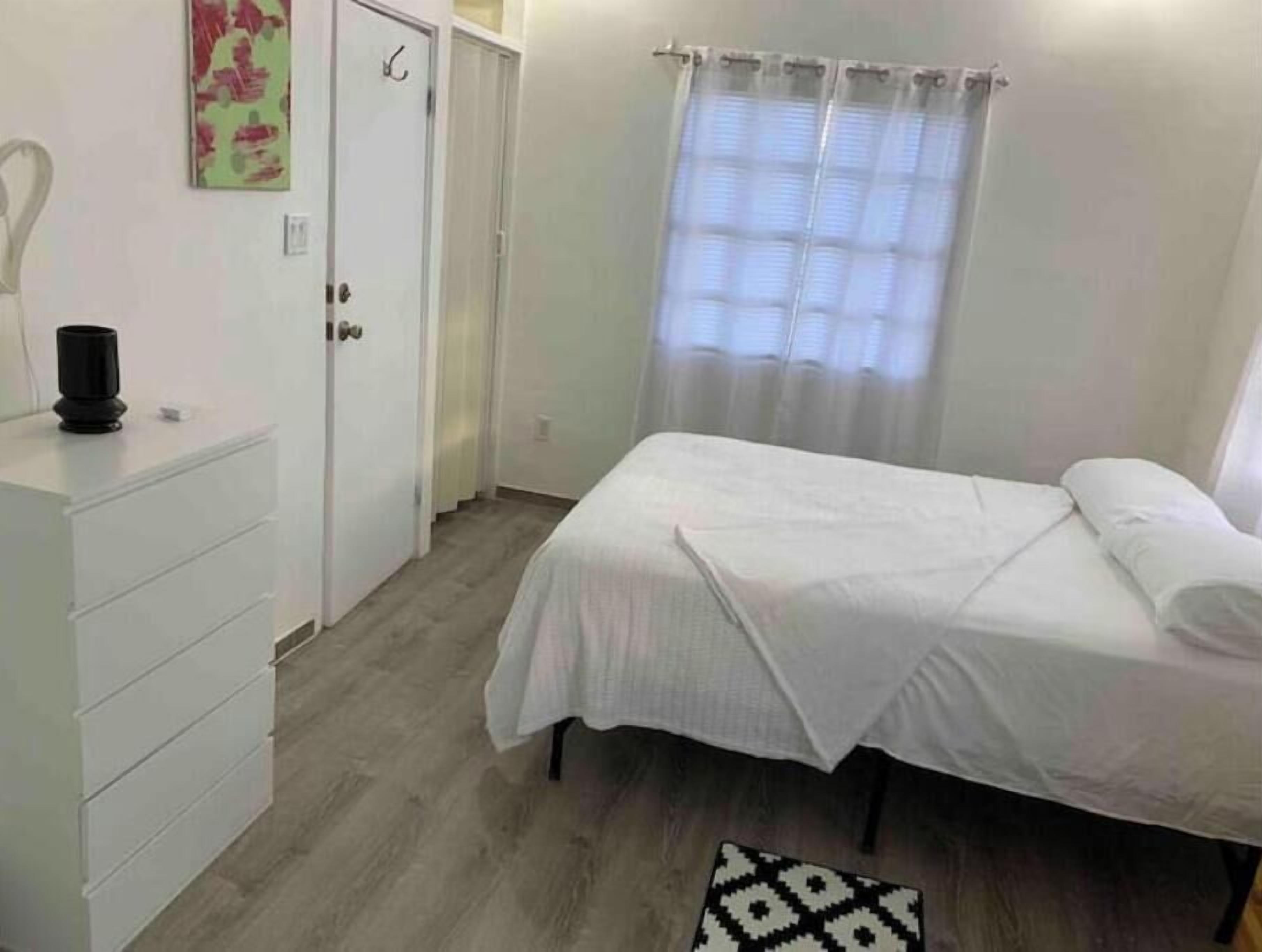 1 bedroom, iron/ironing board, internet, bed sheets