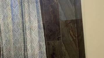 Toallas, jabón, papel de baño