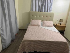 2 chambres, fer et planche à repasser, accès à Internet, literie fournie