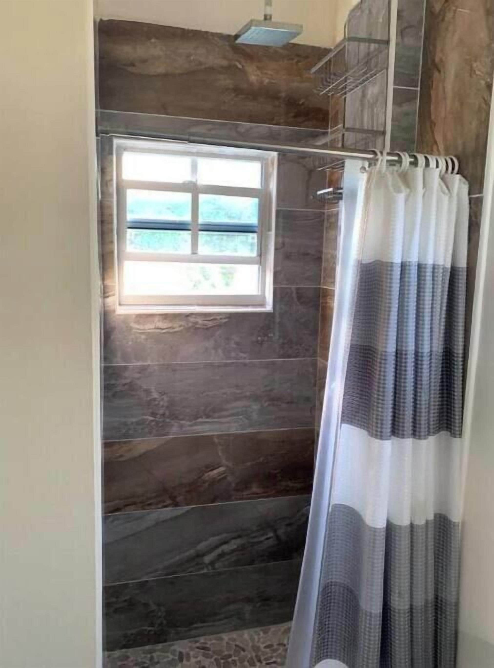 Håndklær, såpe og toalettpapir