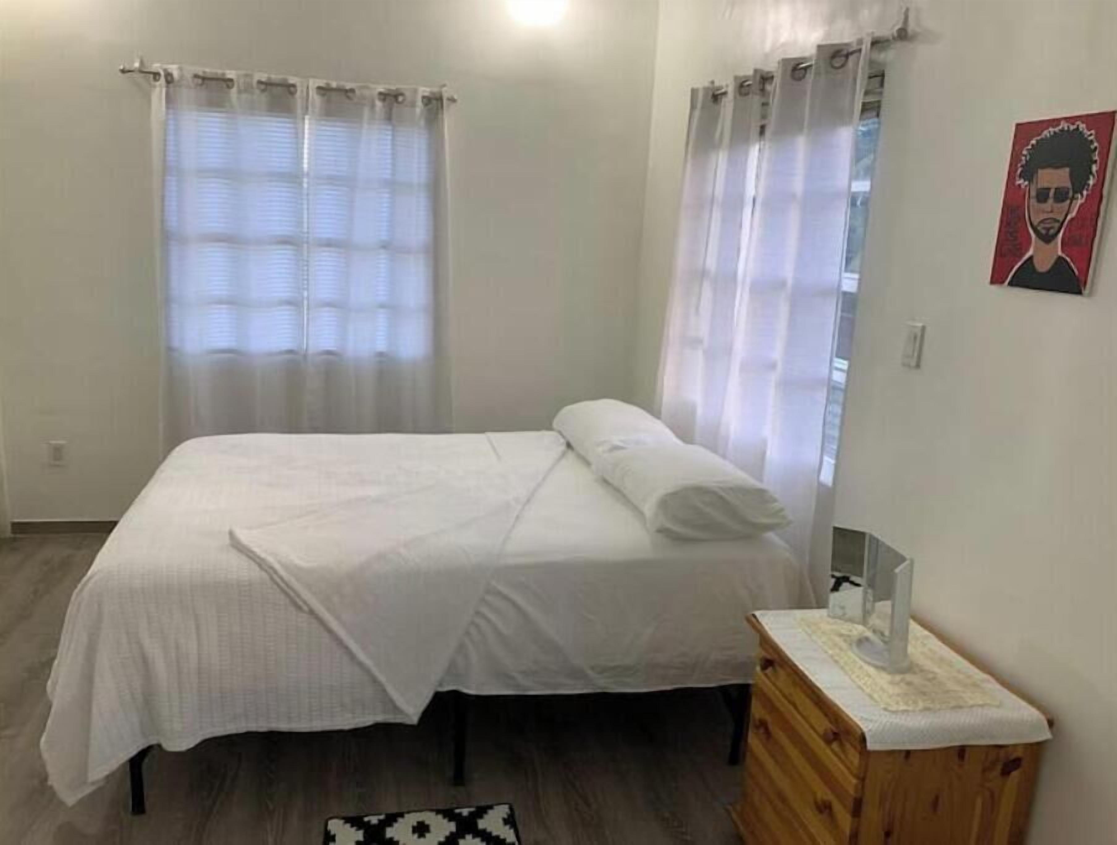 1 bedroom, iron/ironing board, internet, bed sheets