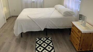 1 soverom, strykejern/-brett, internettilgang og sengetøy