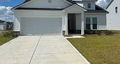 NEW HOUSE! 4BR Entire house Near Airport