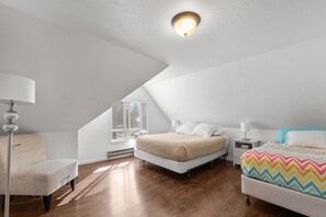 3 bedrooms, travel cot, WiFi, bed sheets