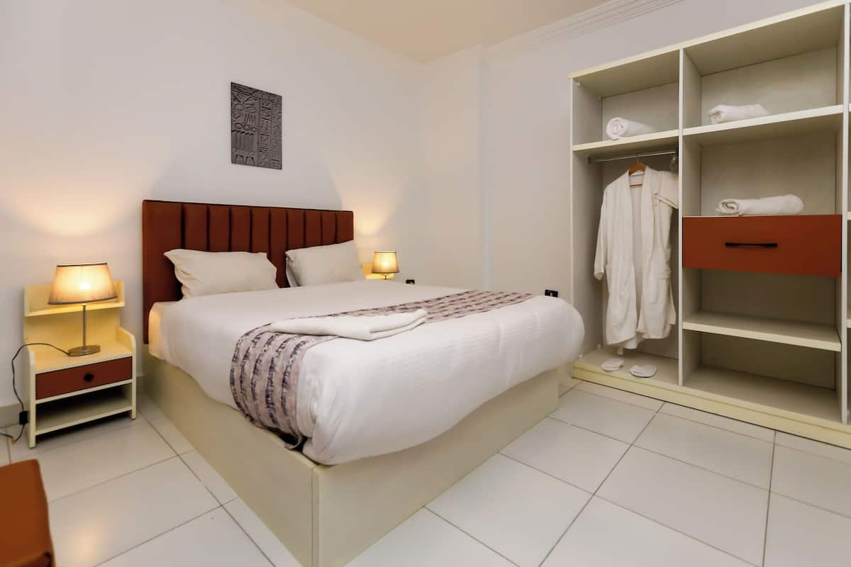 Caja de seguridad en la habitación y sistema de insonorización