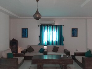 Executive Double or Twin Room | Living area
