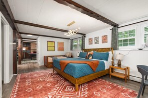 5 Schlafzimmer, Schreibtisch, Bügeleisen/Bügelbrett, Reisekinderbett