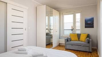 1 bedroom, desk, iron/ironing board, WiFi