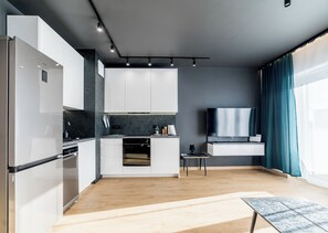 Fridge, oven, stovetop, dishwasher