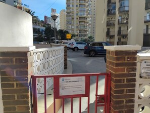 المنطقة المحيطة بالمنشأة