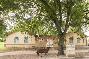 Exterior - Country Oasis in the City (Mansfield)