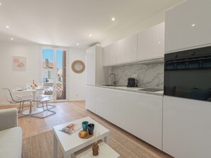 Fridge, microwave, oven, dishwasher