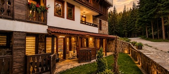 Elegant Ground-floor Studio With Covered Terrace and Direct Access to Nature
