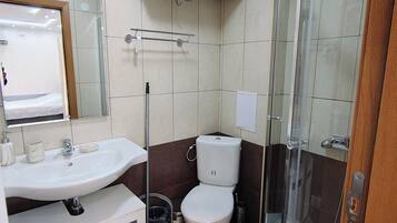 Apartment, Accessible, Smoking | Bathroom