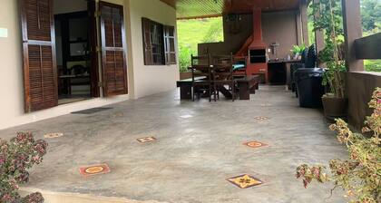 Green retreat with lake, swimming pool, barbecue and large leisure area surrounded by nature