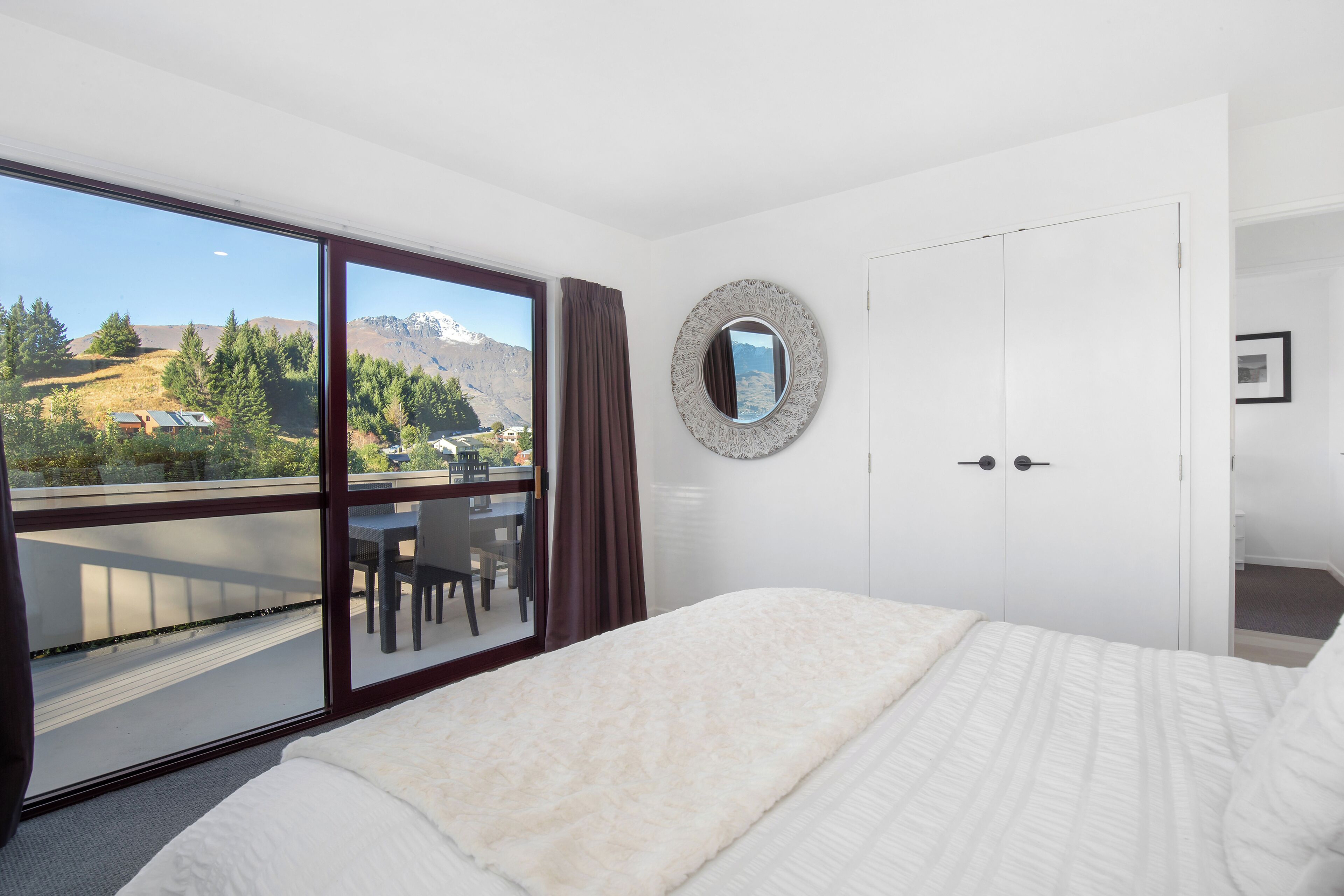 4 bedrooms, iron/ironing board, Internet, bed sheets