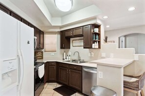 Fridge, microwave, oven - Tapatio Cliffs Condo: 1st Floor, 3 Heated Pools (Phoenix)
