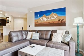 TV - Tapatio Cliffs Condo: 1st Floor, 3 Heated Pools (Phoenix)