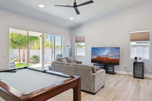 TV - The Campbell: Modern 3BR Near Biltmore (Phoenix)