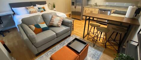 1 dormitorio, tabla de planchar con plancha, wifi y ropa de cama