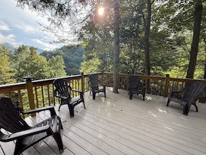 Property grounds - Spacious and Stylish, completely remodeled with modern amenities in scenic NC (Maggie Valley)