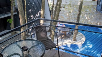 Kamar Double Superior, balkon, pemandangan kolam renang | Teras/patio