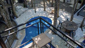 Superior Double Room, Balcony, Pool View | Bathroom | Soap, shampoo, toilet paper