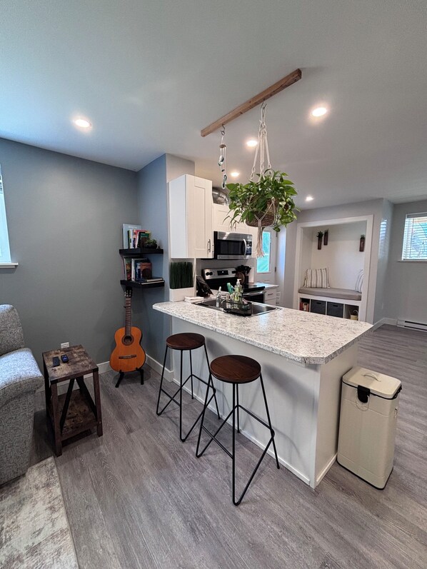 Microwave, oven, stovetop, dishwasher - Private Sauna Retreat • EV Charger • Quiet Creekside Stay (Duncan)