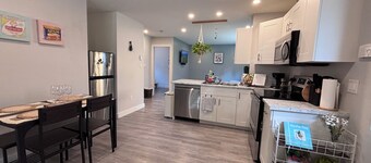 Modern 2BR Suite with Sauna, Cold Pl, Private Yard,  & EV – Pet Friendly