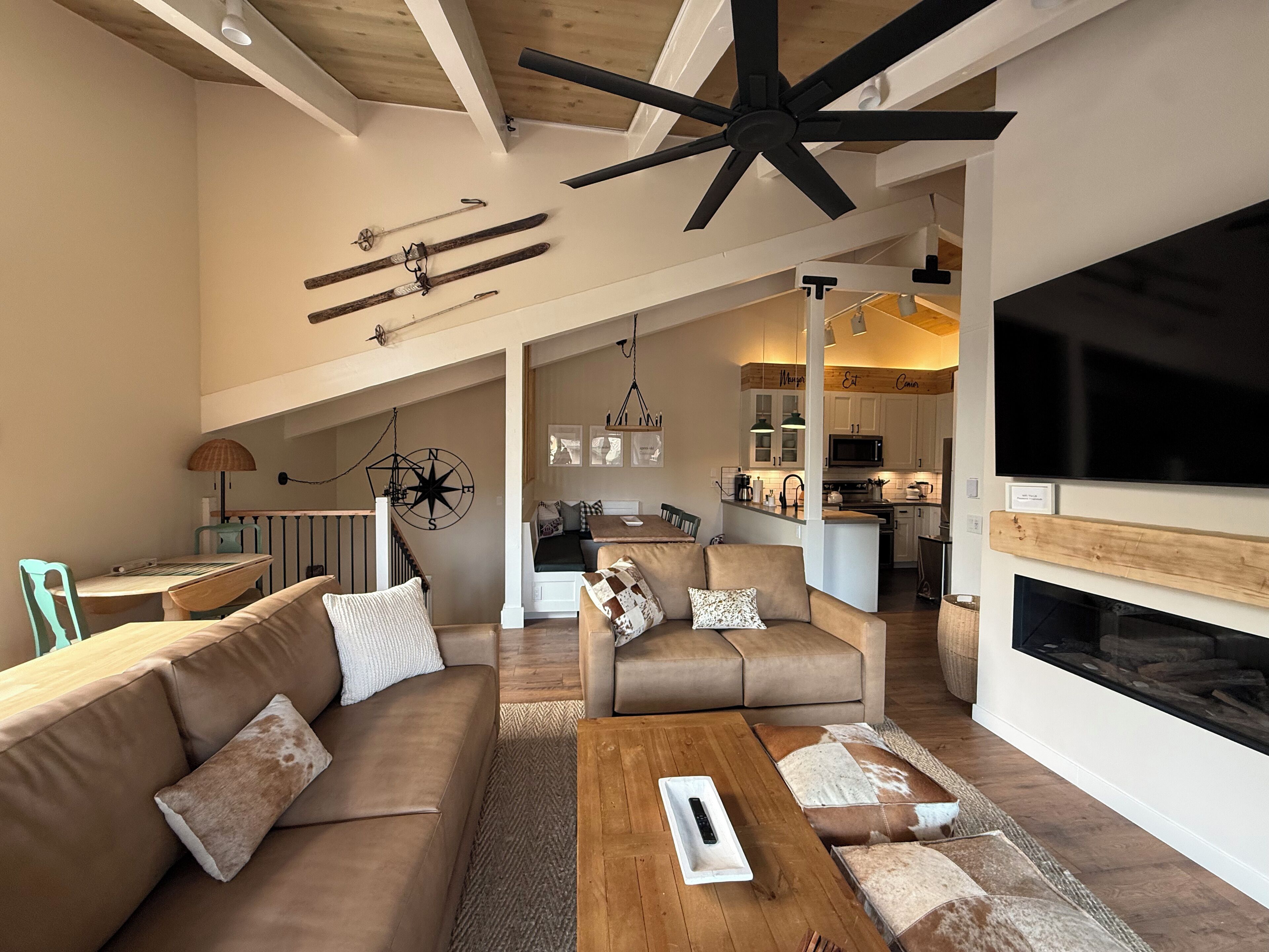 Una Smart TV, una chimenea