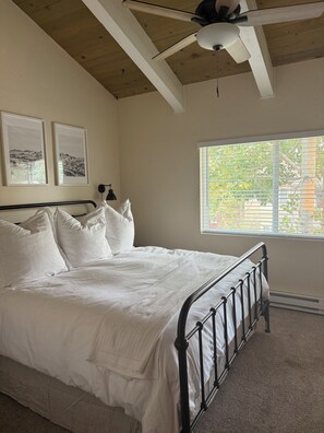 4 bedrooms, desk, iron/ironing board, free WiFi