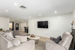 スマートテレビ、暖炉