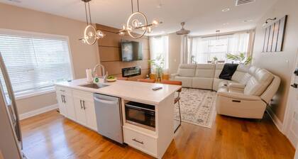 Luxury 3 bedroom in Chicago, minutes from downtown and steps from Lake Michigan