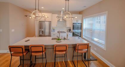 Luxury 3 bedroom in Chicago, minutes from downtown and steps from Lake Michigan