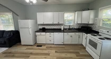 Adair Hideaway : Quiet Neighborhood - Fenced Yard - Garage Parking