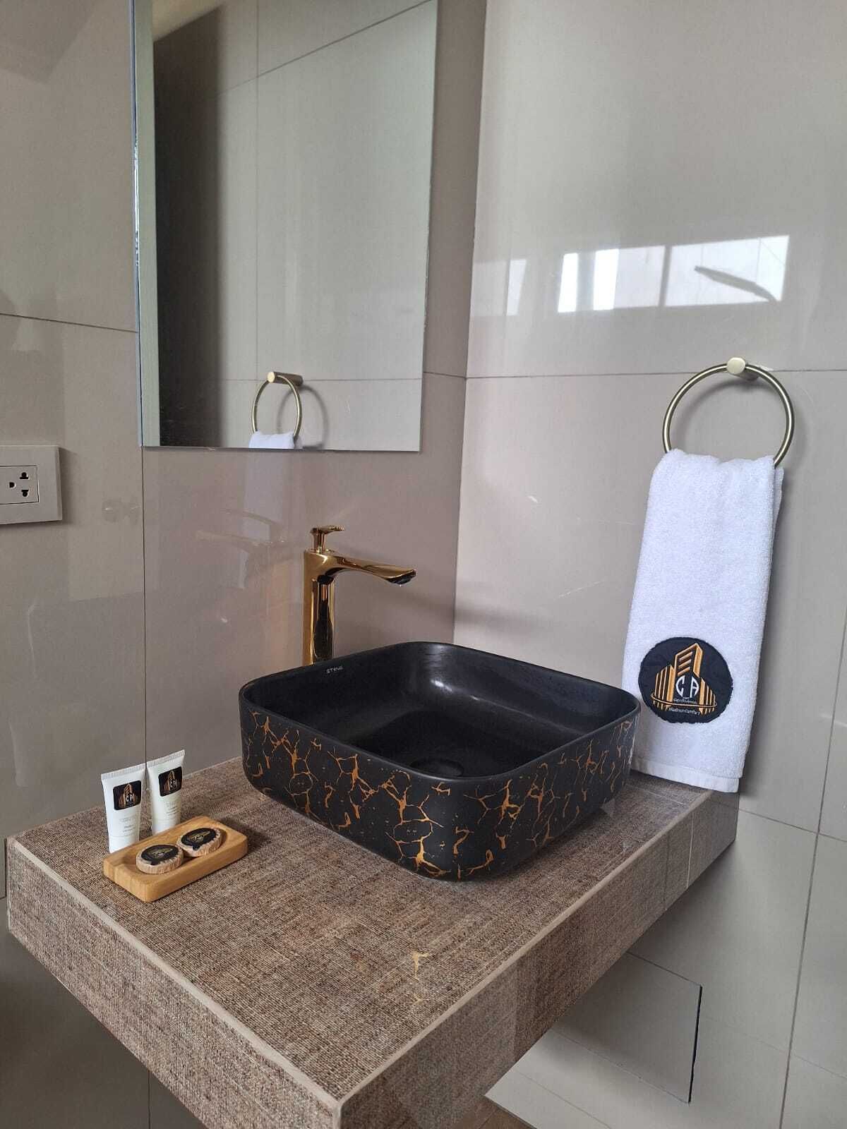 舒適雙床房 | 浴室 | 提供毛巾、番梘、洗頭水、廁紙