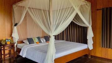 Familienvilla, Poolblick | Schreibtisch, laptopgeeigneter Arbeitsplatz, kostenloses WLAN