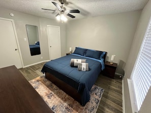 1 habitación, tabla de planchar con plancha, wifi gratis y ropa de cama