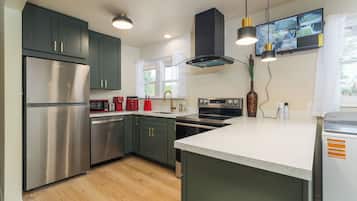 Mikroaaltouuni, uuni, liesi, astianpesukone