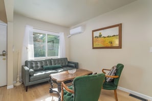 TV - Entire 3B Rambler house with AC in Olympia Near Downtown Hospitals (Olympia)