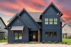 Exterior - Waterfront, Gameday Ready, Kayak, Dock, EV Charger - 4 Bed/3 Bath (Dadeville)