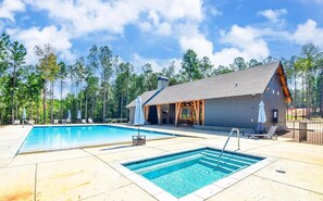 Outdoor pool - Waterfront, Gameday Ready, Kayak, Dock, EV Charger - 4 Bed/3 Bath (Dadeville)