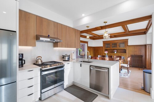 Charming 2BR Jericho Home Private Deck With BBQ