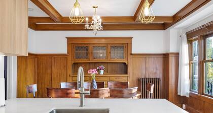 Charming 2BR Jericho Home Private Deck With BBQ